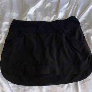 black lululemon skirt